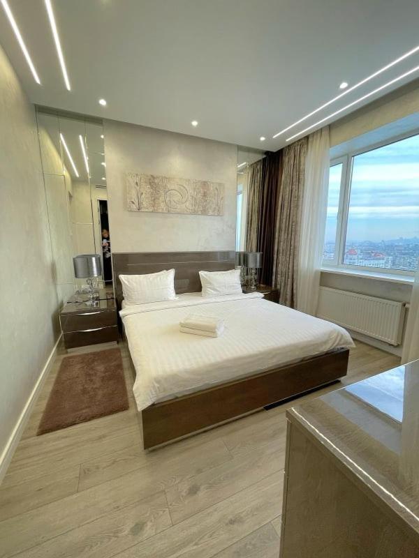 Vip Apartment 120M2 With Panoramic Windows, 22 Floor. Obolon Kyiv Exterior photo